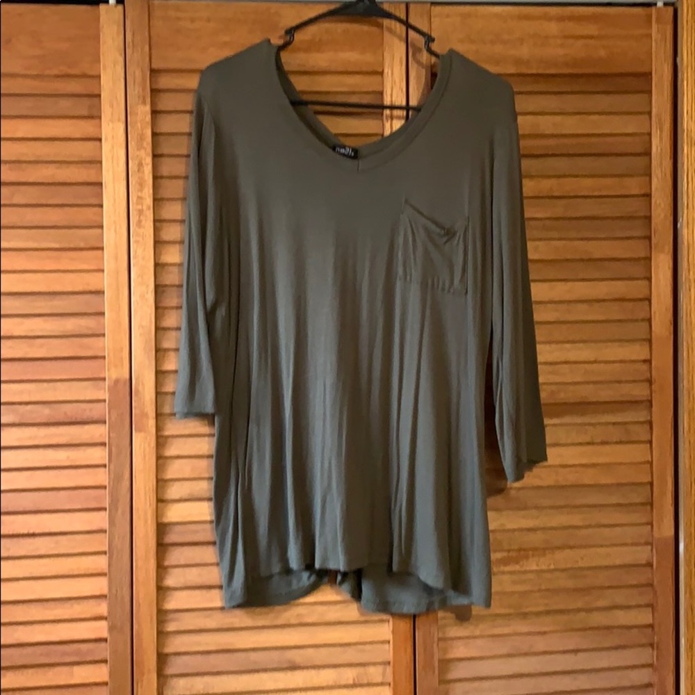 Mid sleeve shirt